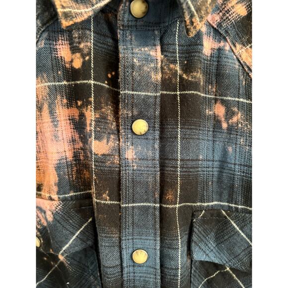 Wind River Outfitting Company Button Down - Picture 4 of 4